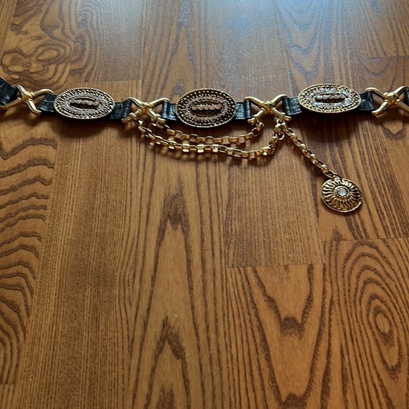 Women’s gold and jewelled belt - Picture 3 of 7